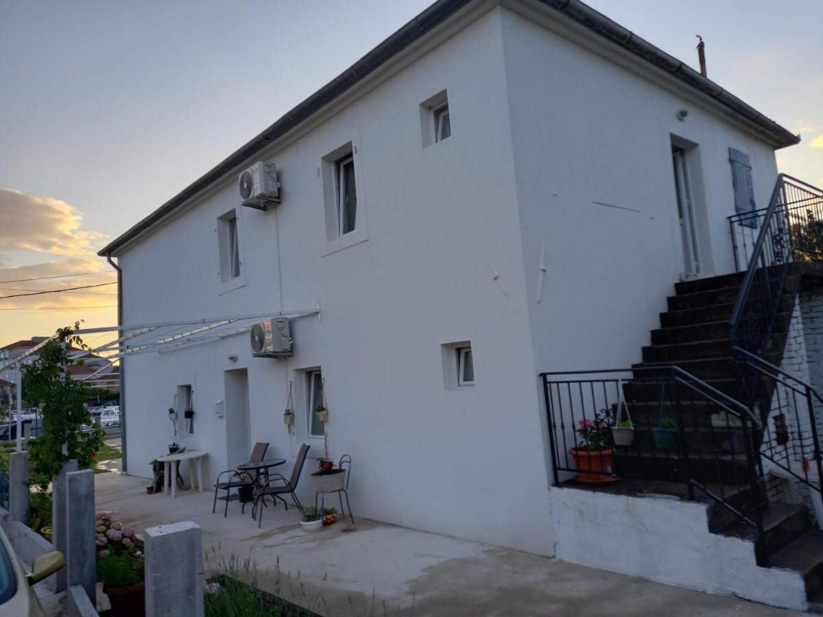 Old Marine House Apartment Tivat Bagian luar foto