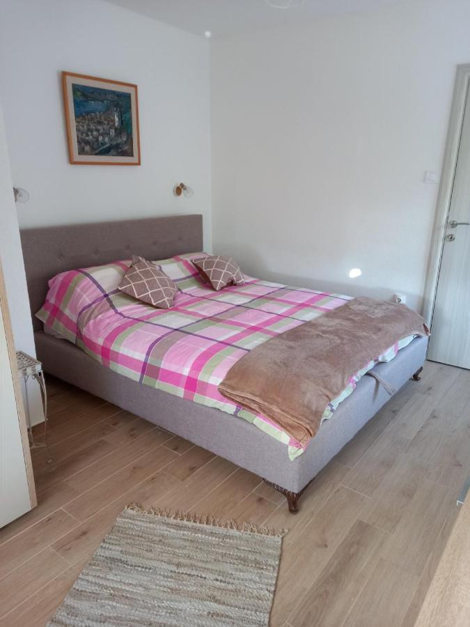 Old Marine House Apartment Tivat Bagian luar foto