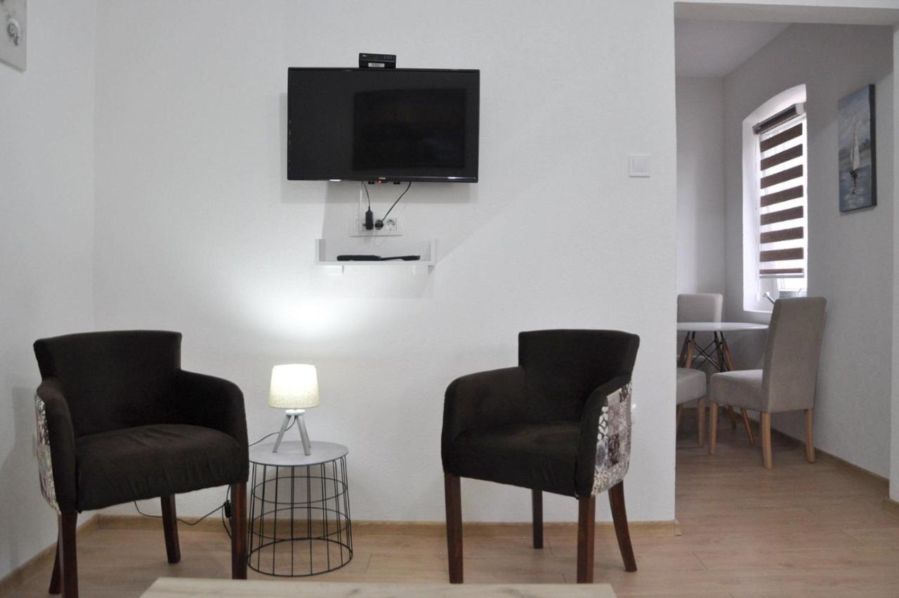 Old Marine House Apartment Tivat Bagian luar foto