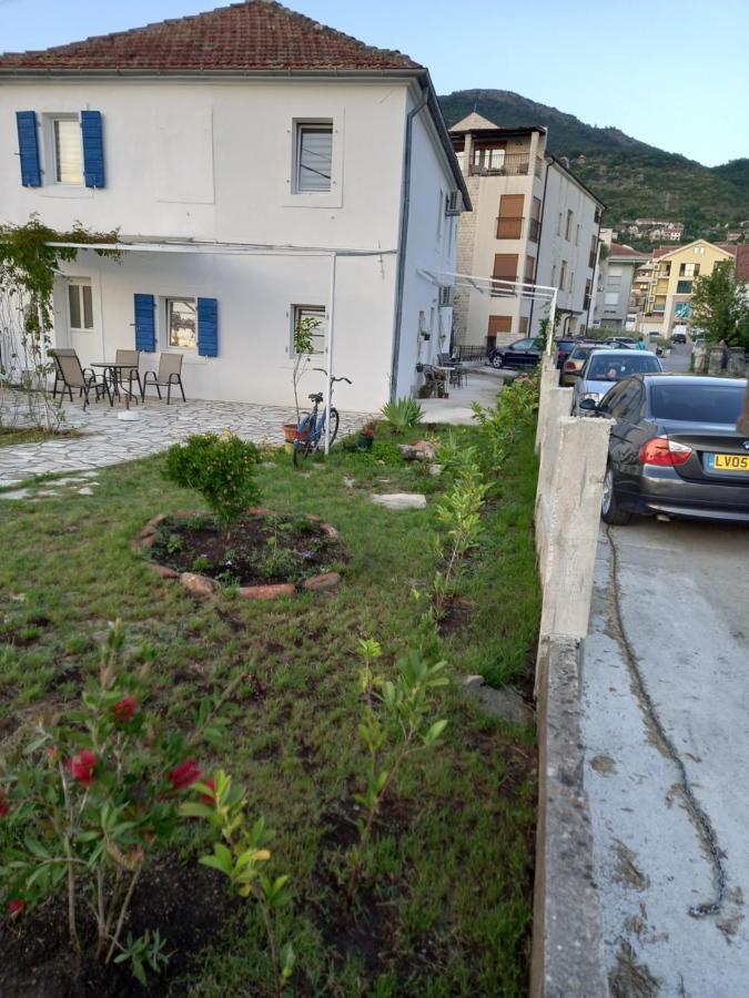 Old Marine House Apartment Tivat Bagian luar foto