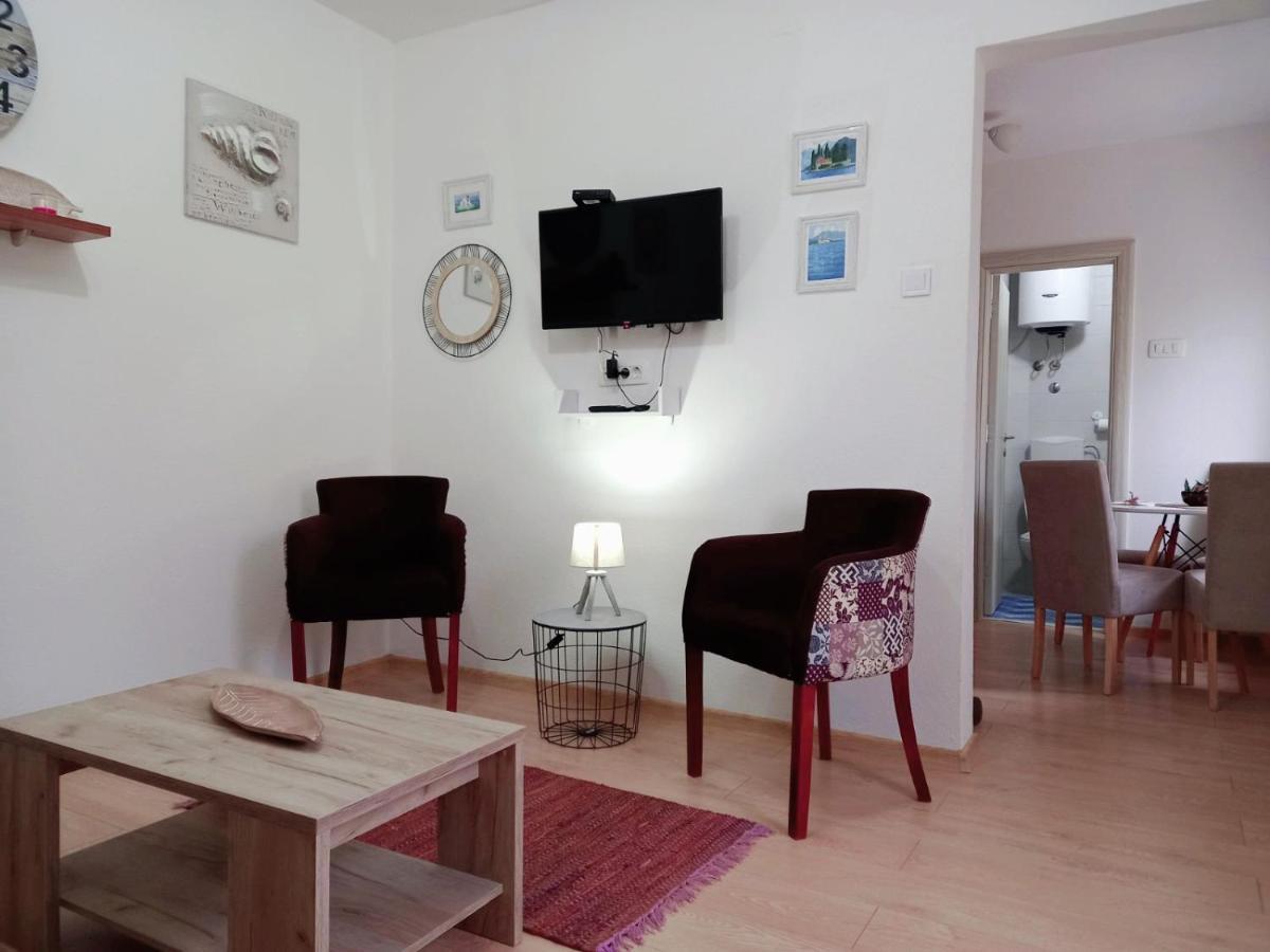 Old Marine House Apartment Tivat Bagian luar foto