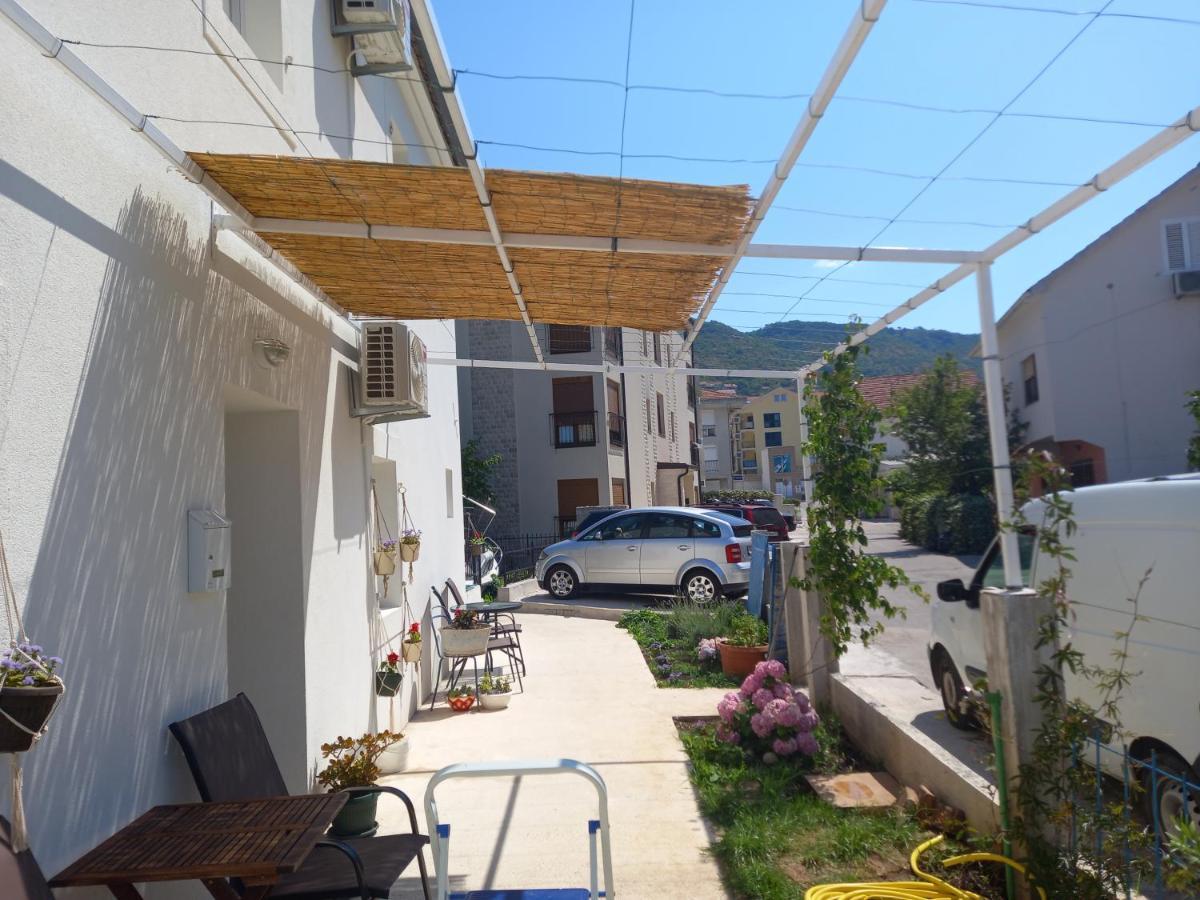 Old Marine House Apartment Tivat Bagian luar foto